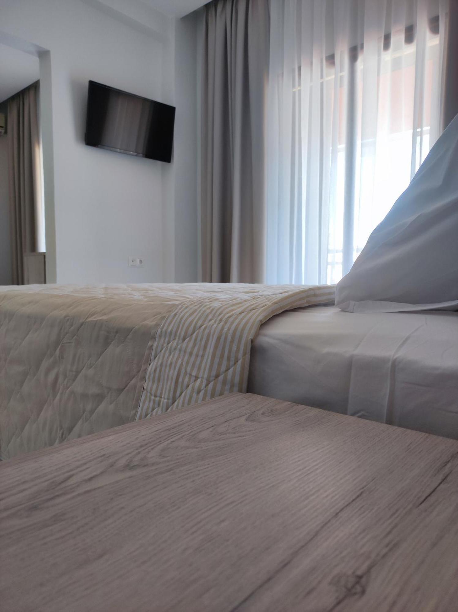 Hotel Lefkes Paralía Skotínis Rum bild