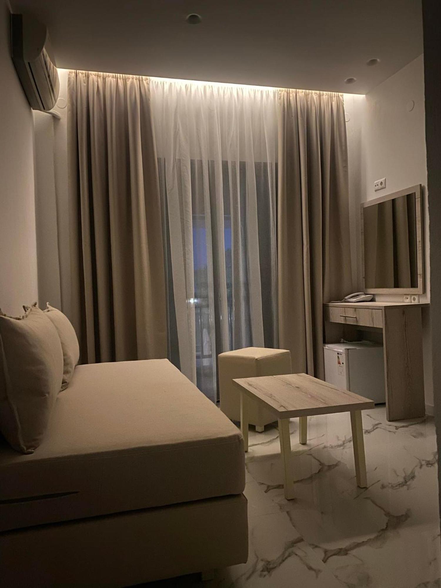 Hotel Lefkes Paralía Skotínis Rum bild